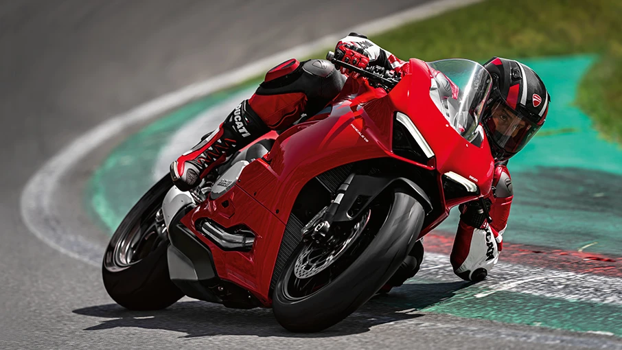 Panigale-V2-MY20-Ambience-05-Gallery-906x510