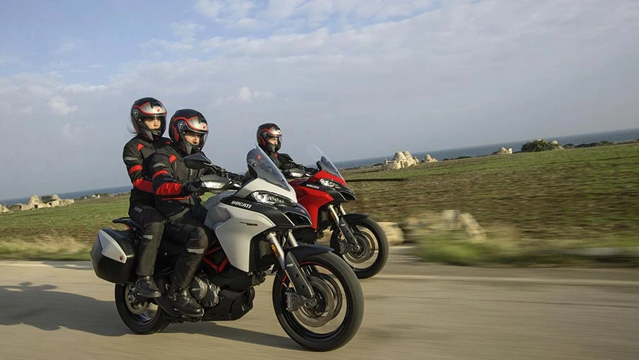 Multistrada-950-S-MY19-Ambience-02-Gallery-906x510