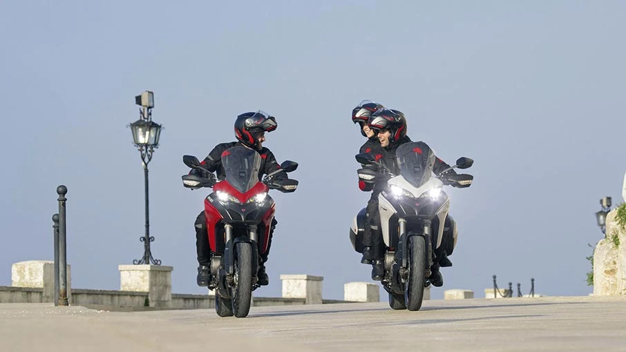 Multistrada-950-S-MY19-Ambience-08-Gallery-906x510