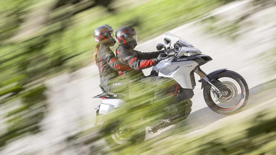Multistrada-950-S-MY19-Ambience-18-Gallery-906x510