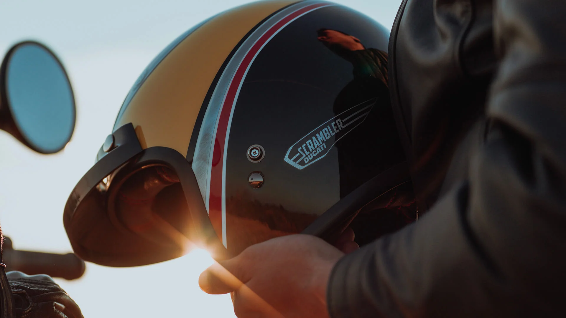 Scrambler-Ducati-1100-Tribute-Pro-Apparel-Gallery-01