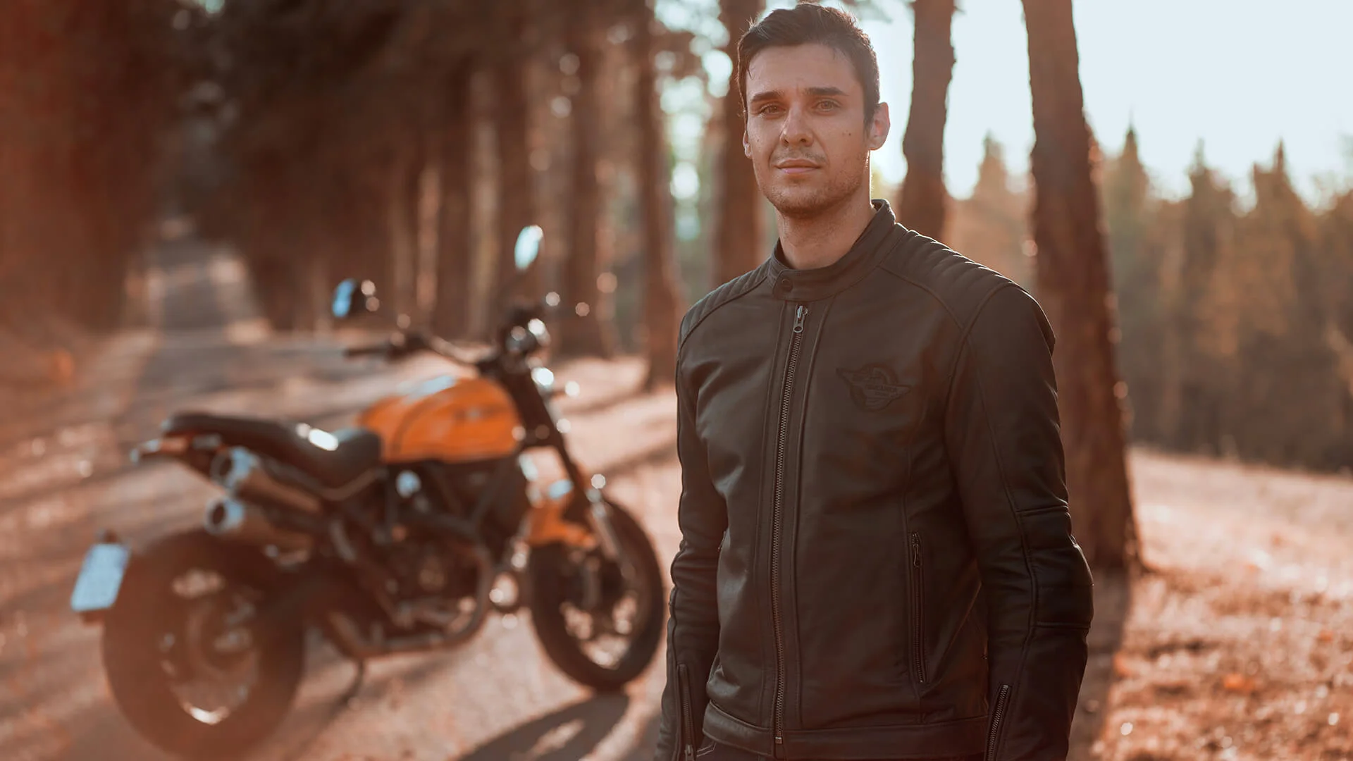 Scrambler-Ducati-1100-Tribute-Pro-Apparel-Gallery-05