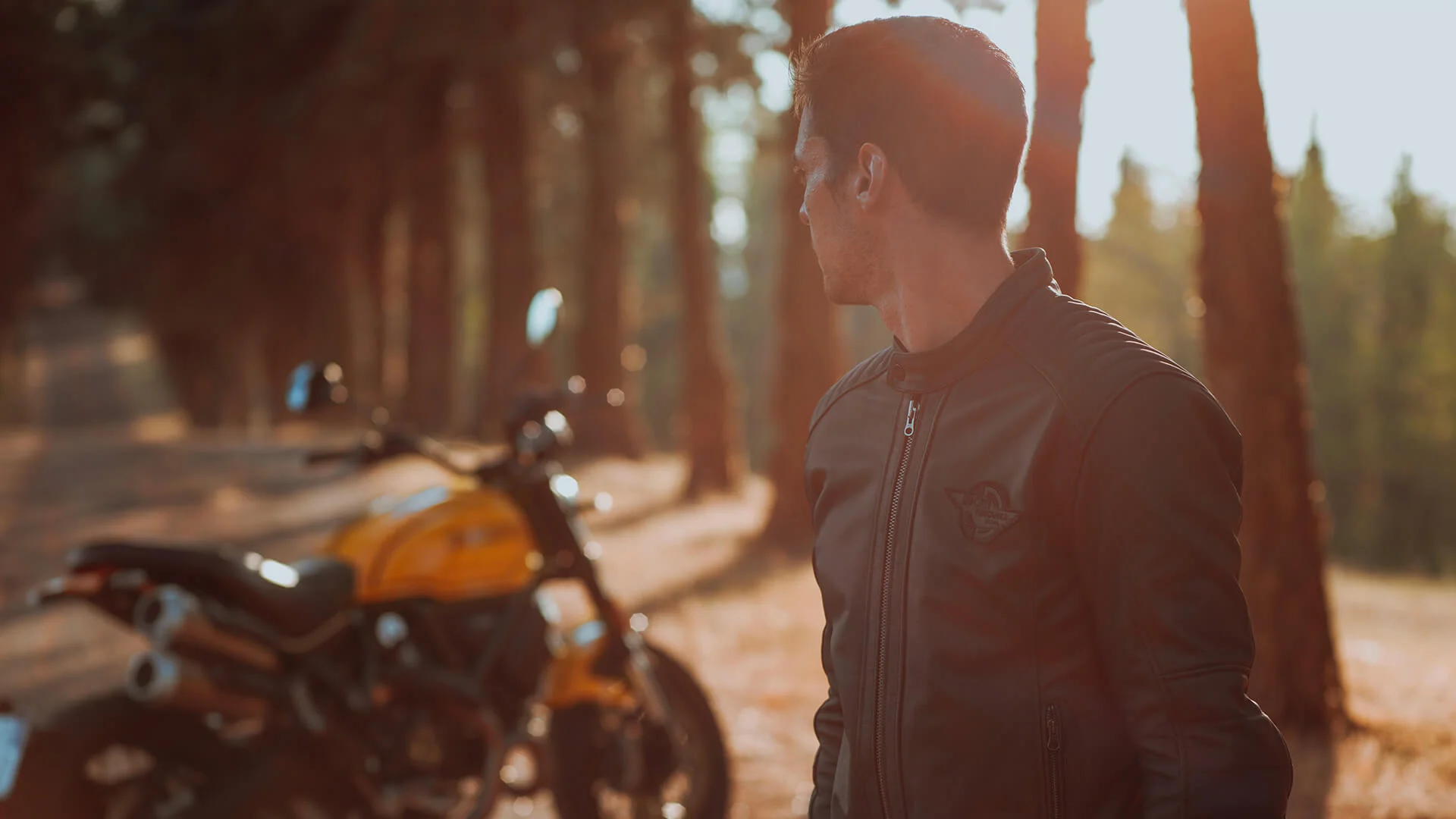 Scrambler-Ducati-1100-Tribute-Pro-Apparel-Gallery-06